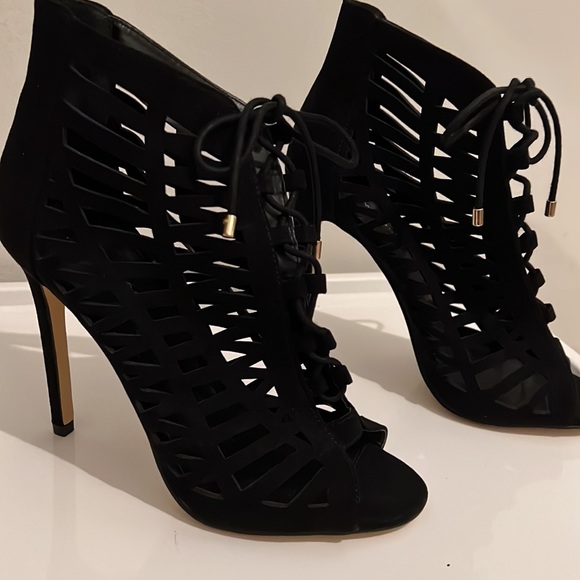 NEW LOOK CAGED LOOK HIGH HEELS - Picture 3 of 8